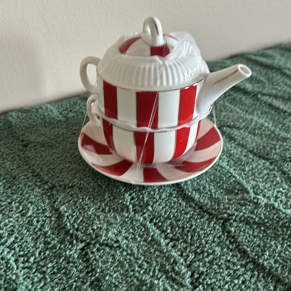 Grace Teaware Teacup & Teapot and Saucer Red & White NEW - Picture 5 of 5
